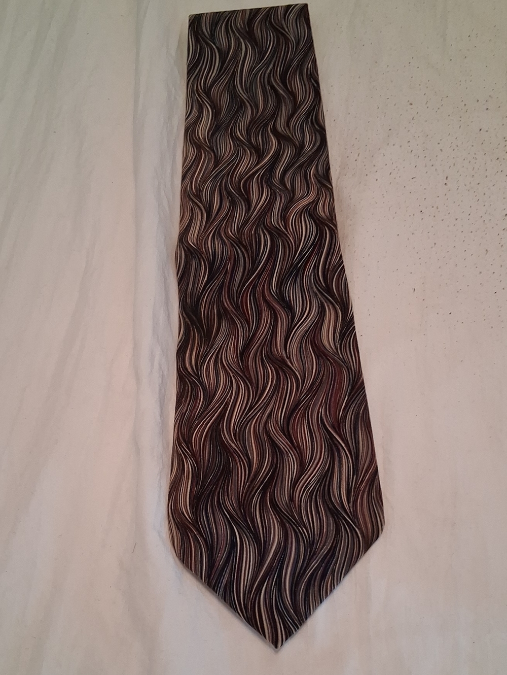 Vintage Bellini 100% Silk Men's Patterned Tie in Brown and Black. Office